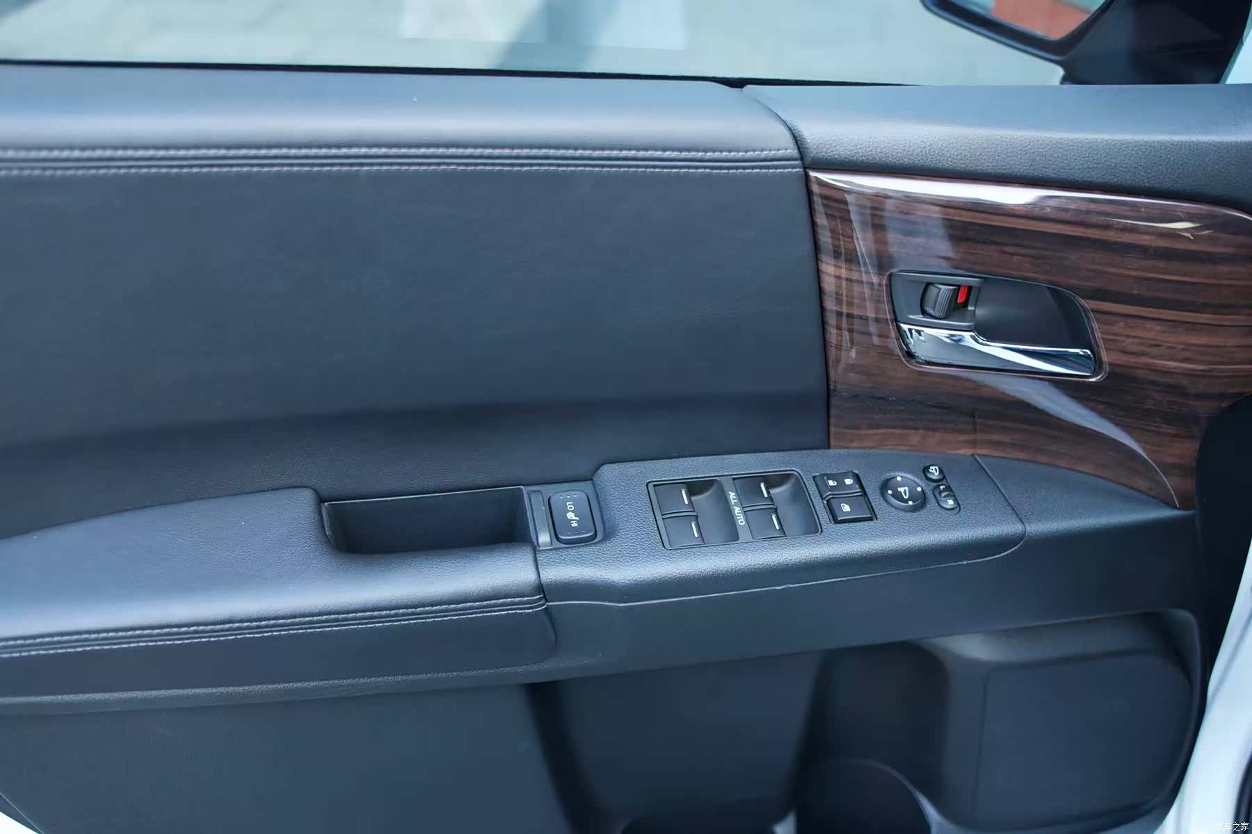 Honda Elysion, 2018 все фото