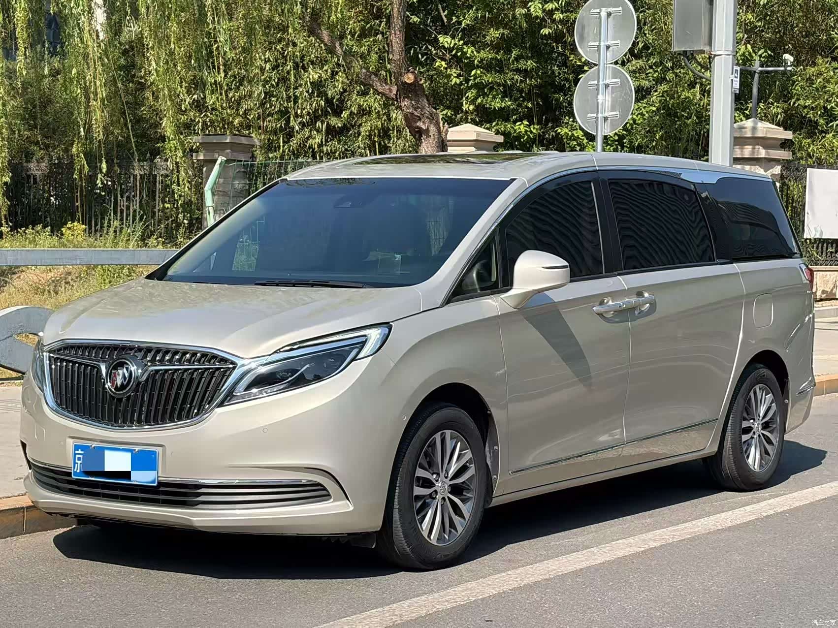 Buick GL8, 2017 1