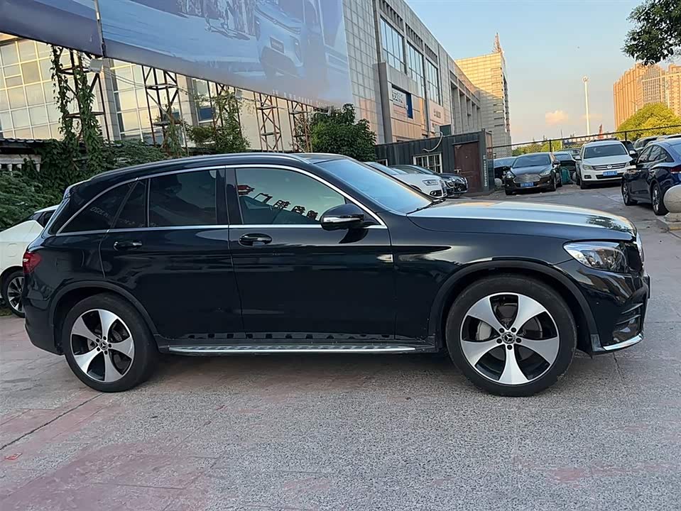 Mercedes-Benz GLC Mercedes-Benz GLC