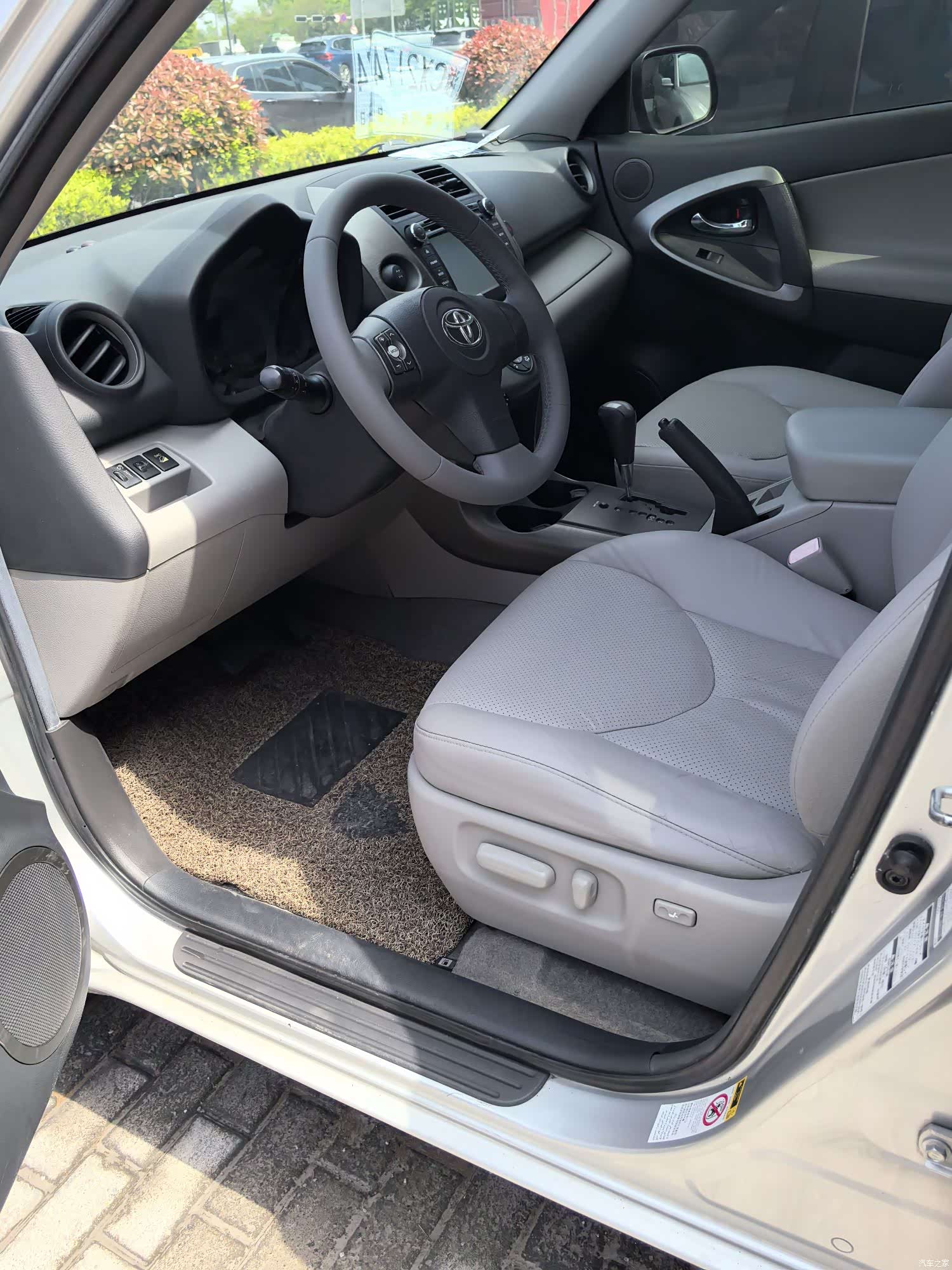 Toyota RAV4, 2010 6