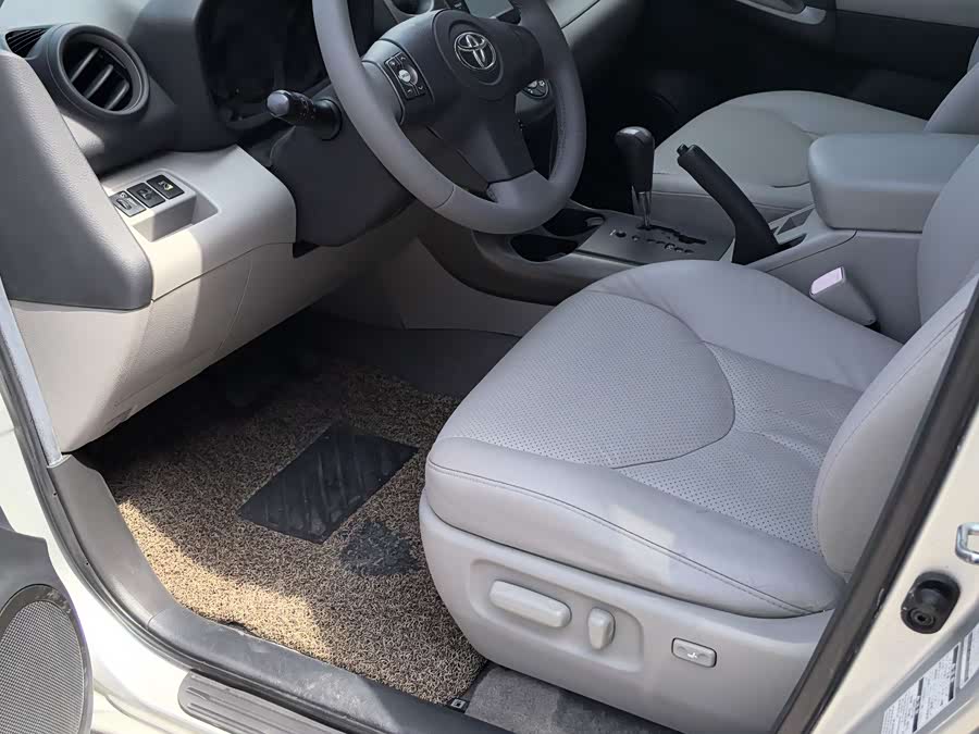 Toyota RAV4 2010, фото 6