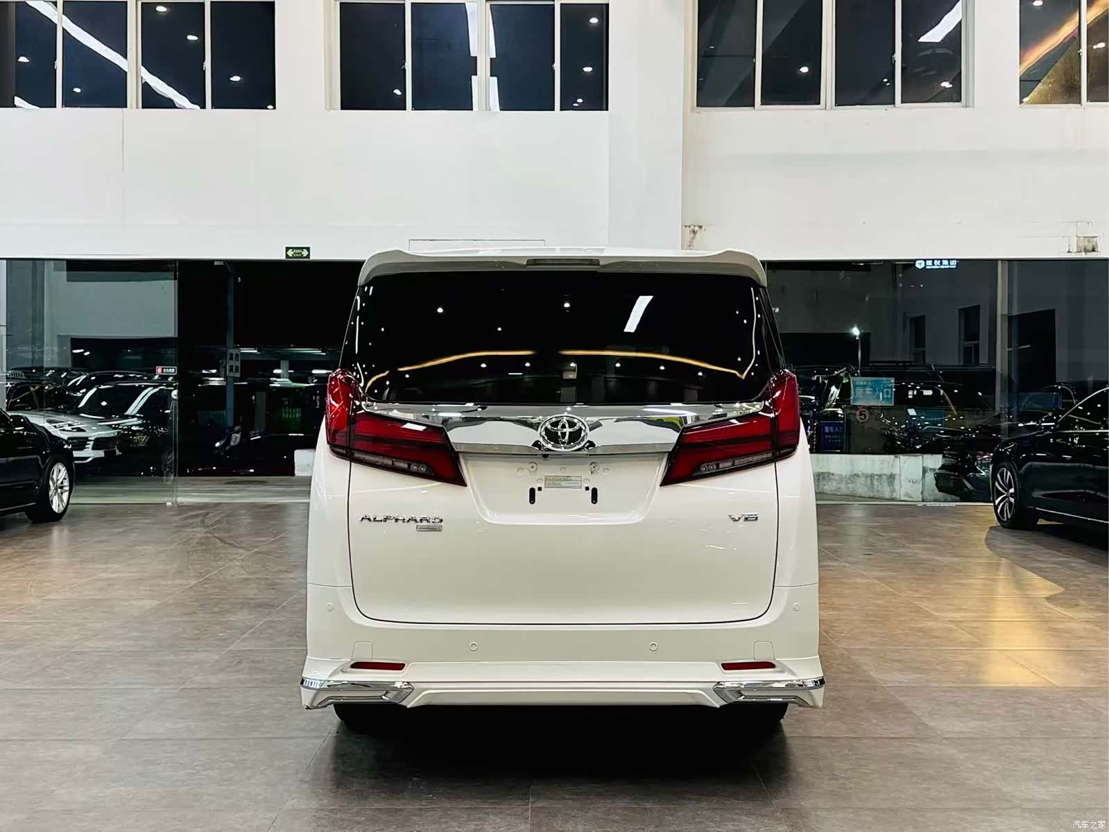 Toyota Alphard, 2016 все фото