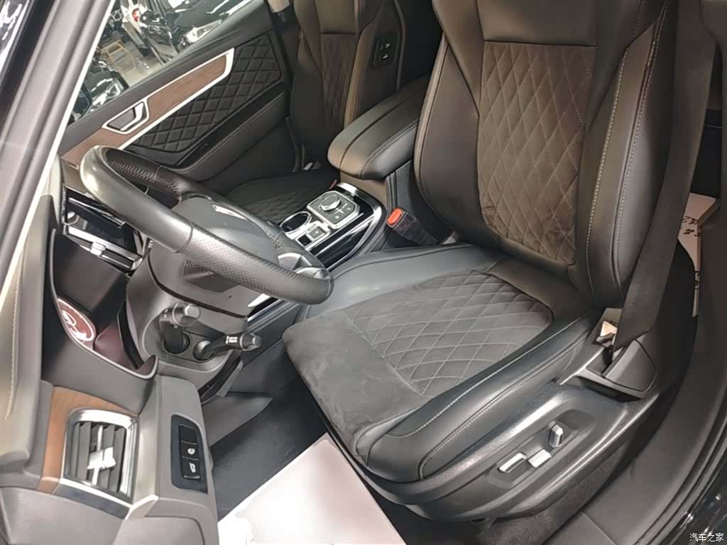 Hongqi HS7, 2021 11