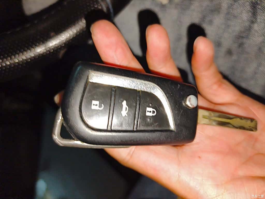 Toyota 2.5V, 2015 12