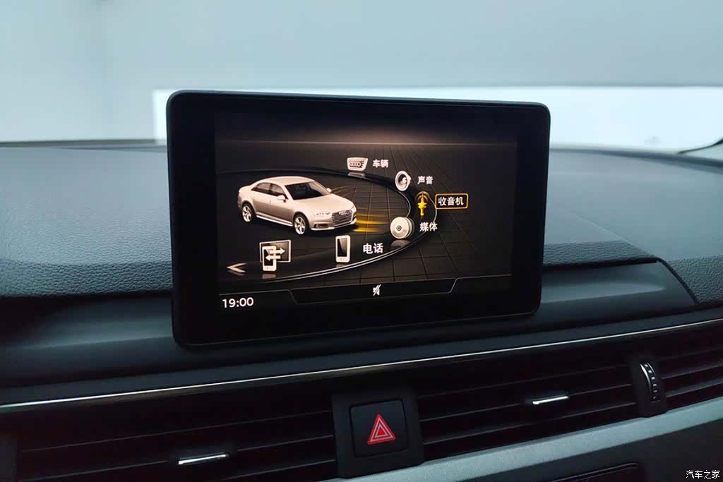 Audi A4L, 2018 13