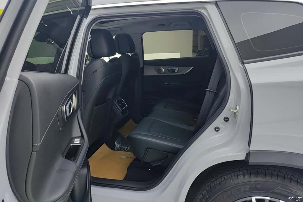 Chery Tiggo 8, 2023 11