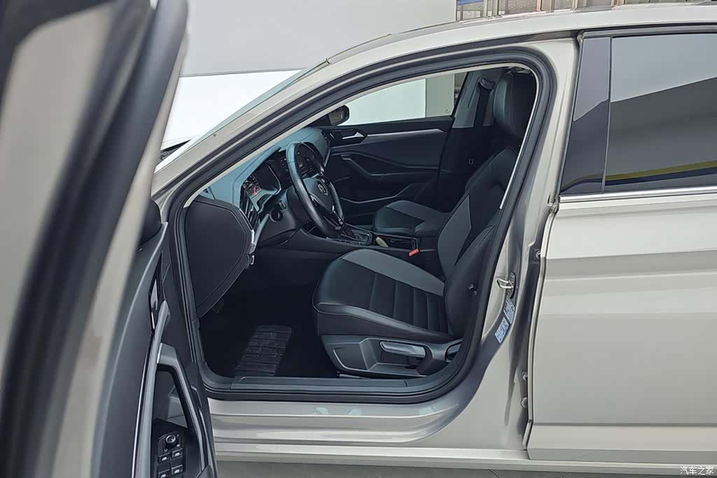 Volkswagen Sagitar, 2020 9