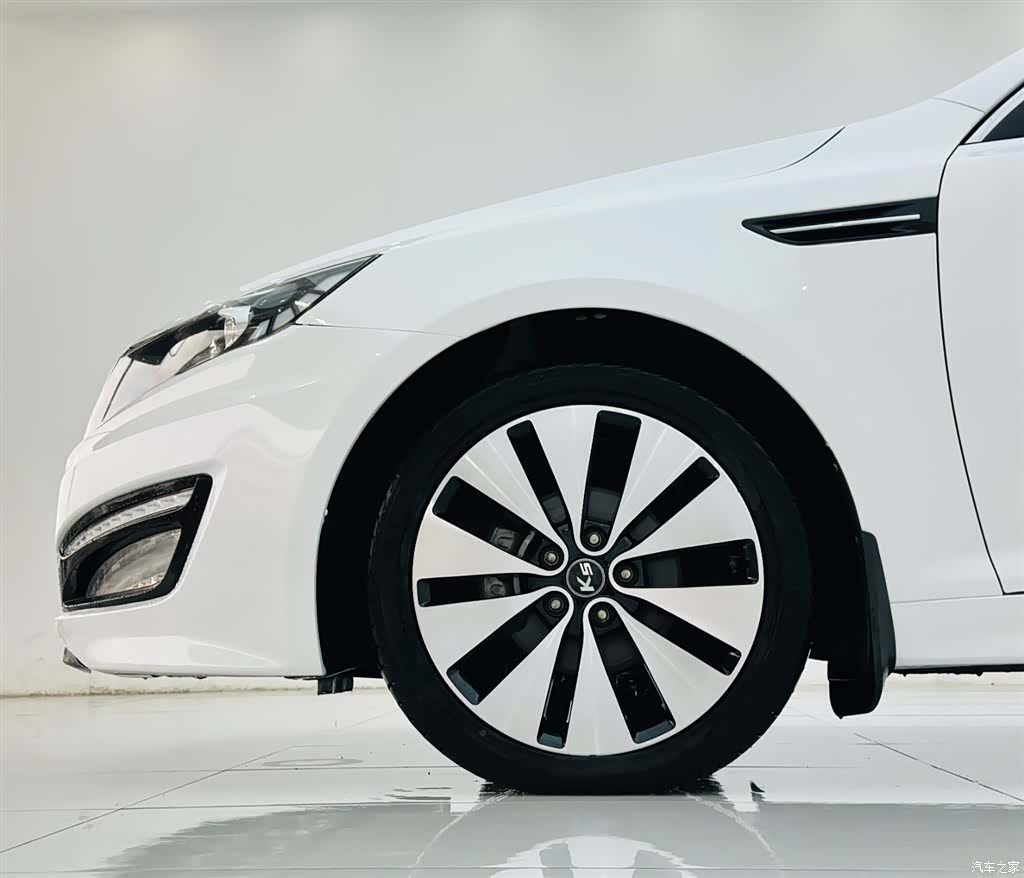 Kia K5, 2011 9