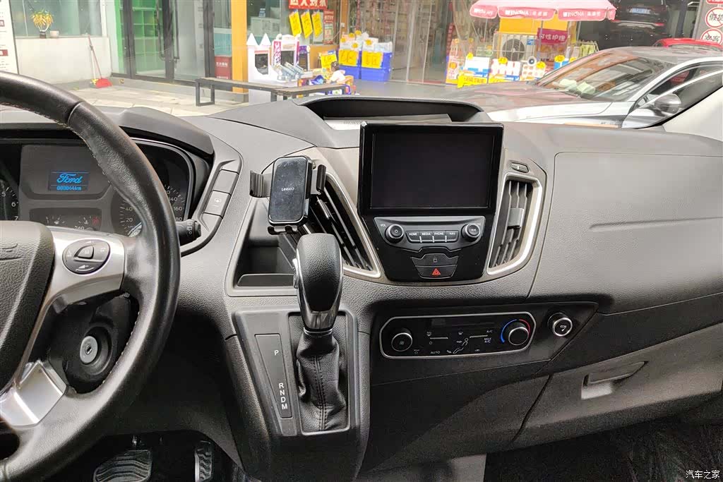 Ford Tourneo, 2019 13
