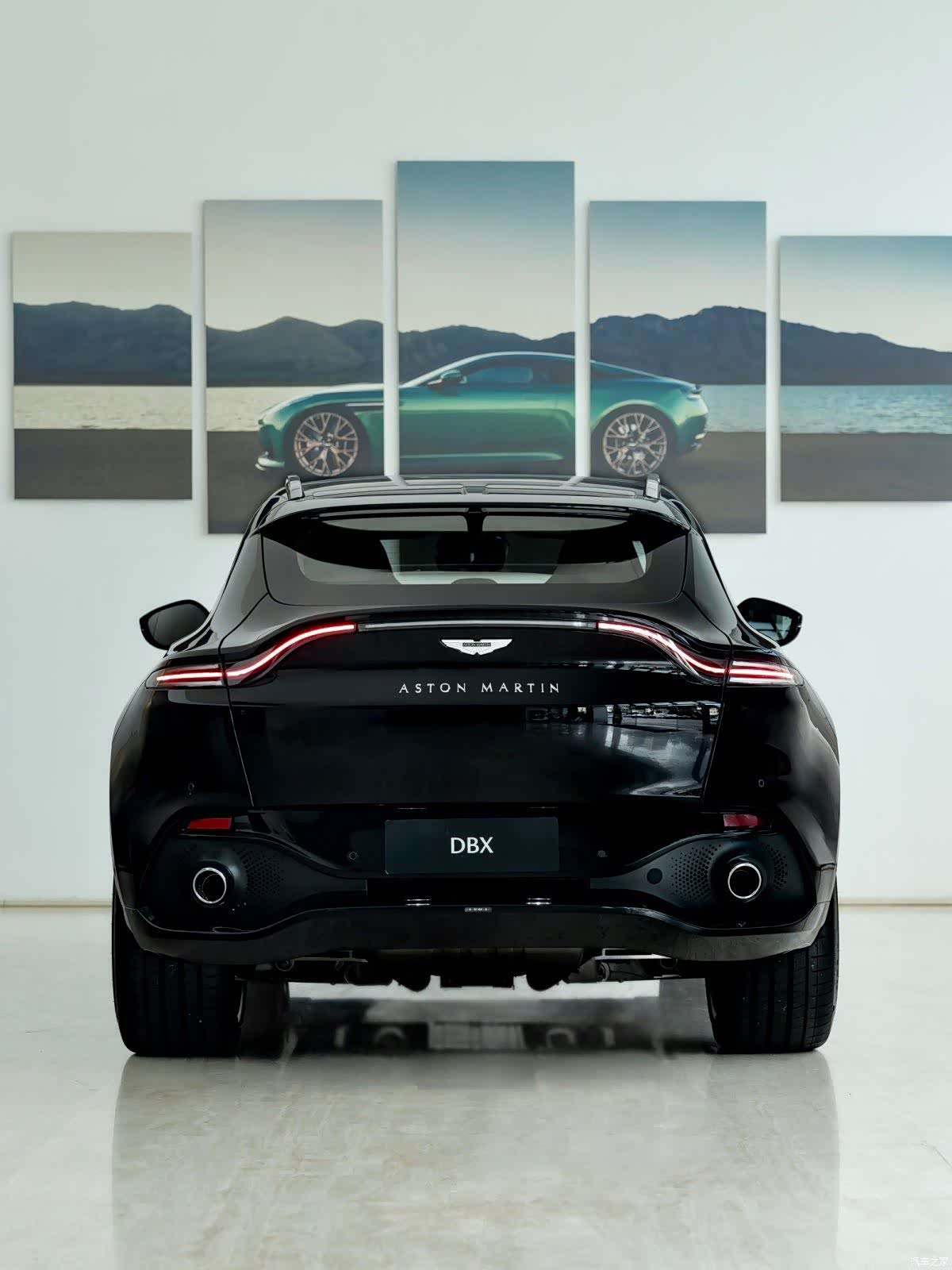 Aston Martin DBX, 1900 7