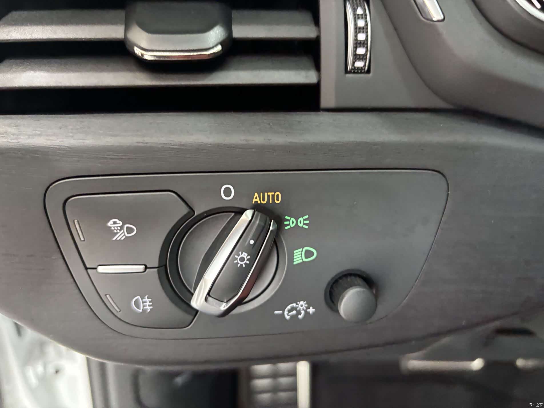 Audi A4L, 2025 15
