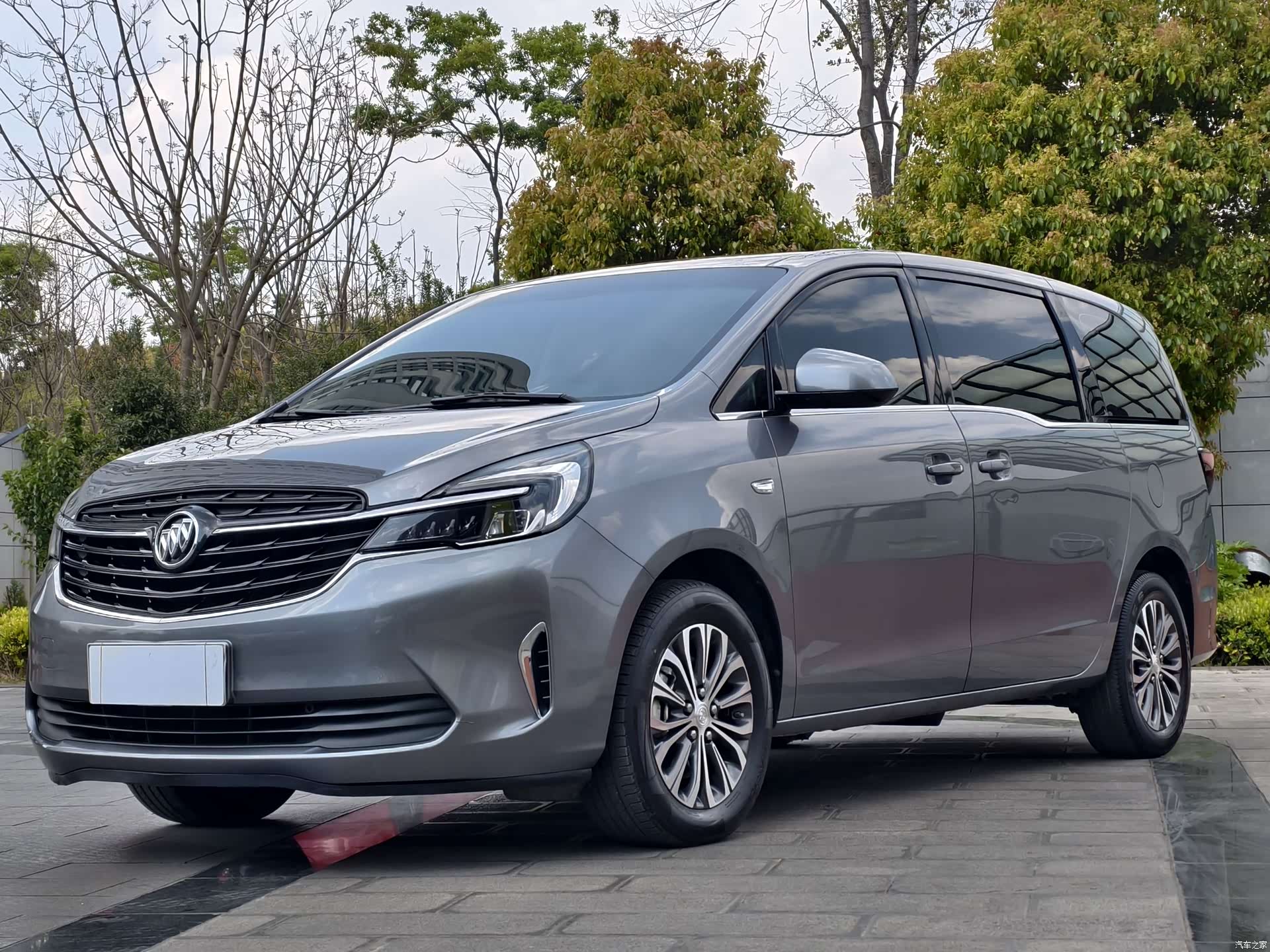 Buick GL8, 2021 1