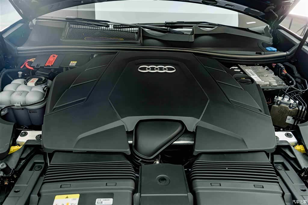Audi Q8, 2021 25