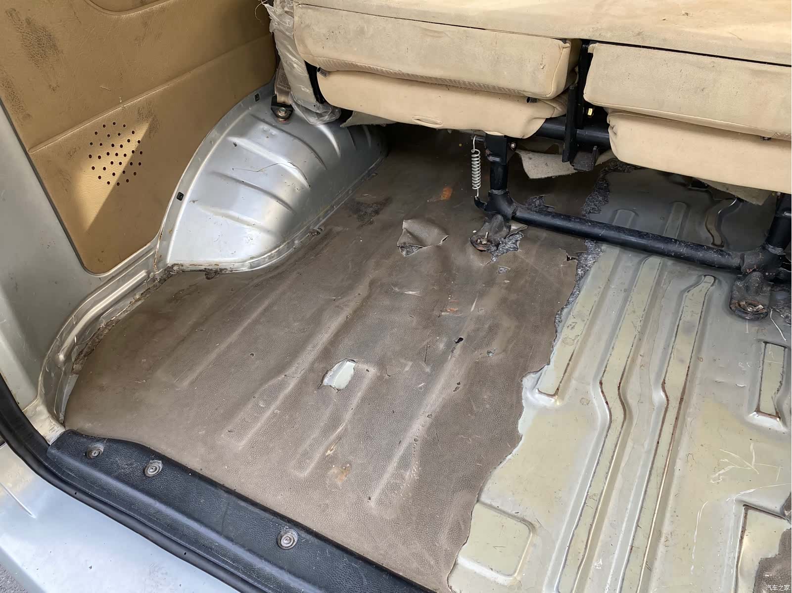 DongFeng C37, 2016 13