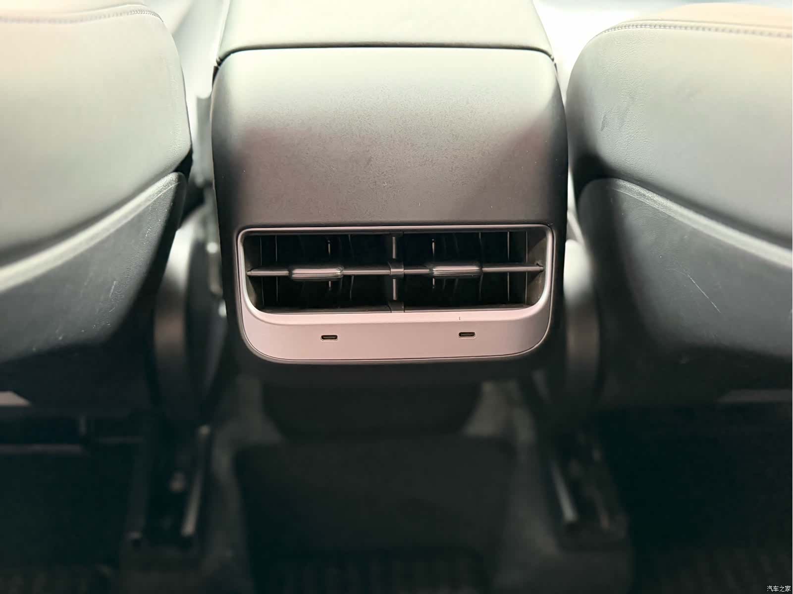 Tesla Model Y, 2024 17