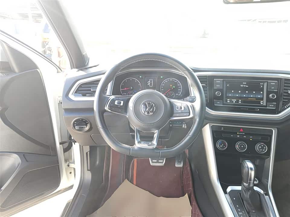 Volkswagen T-ROC exploring Songs