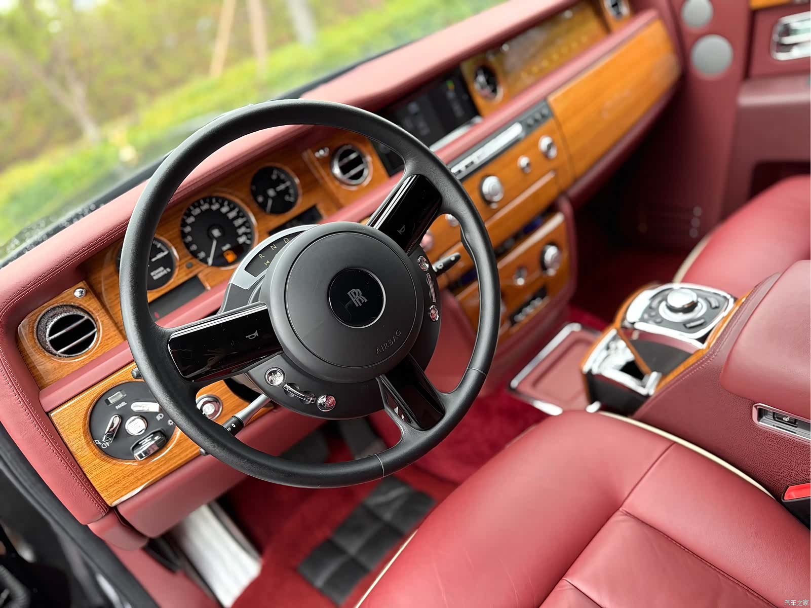 Rolls-Royce Phantom, 2015 7