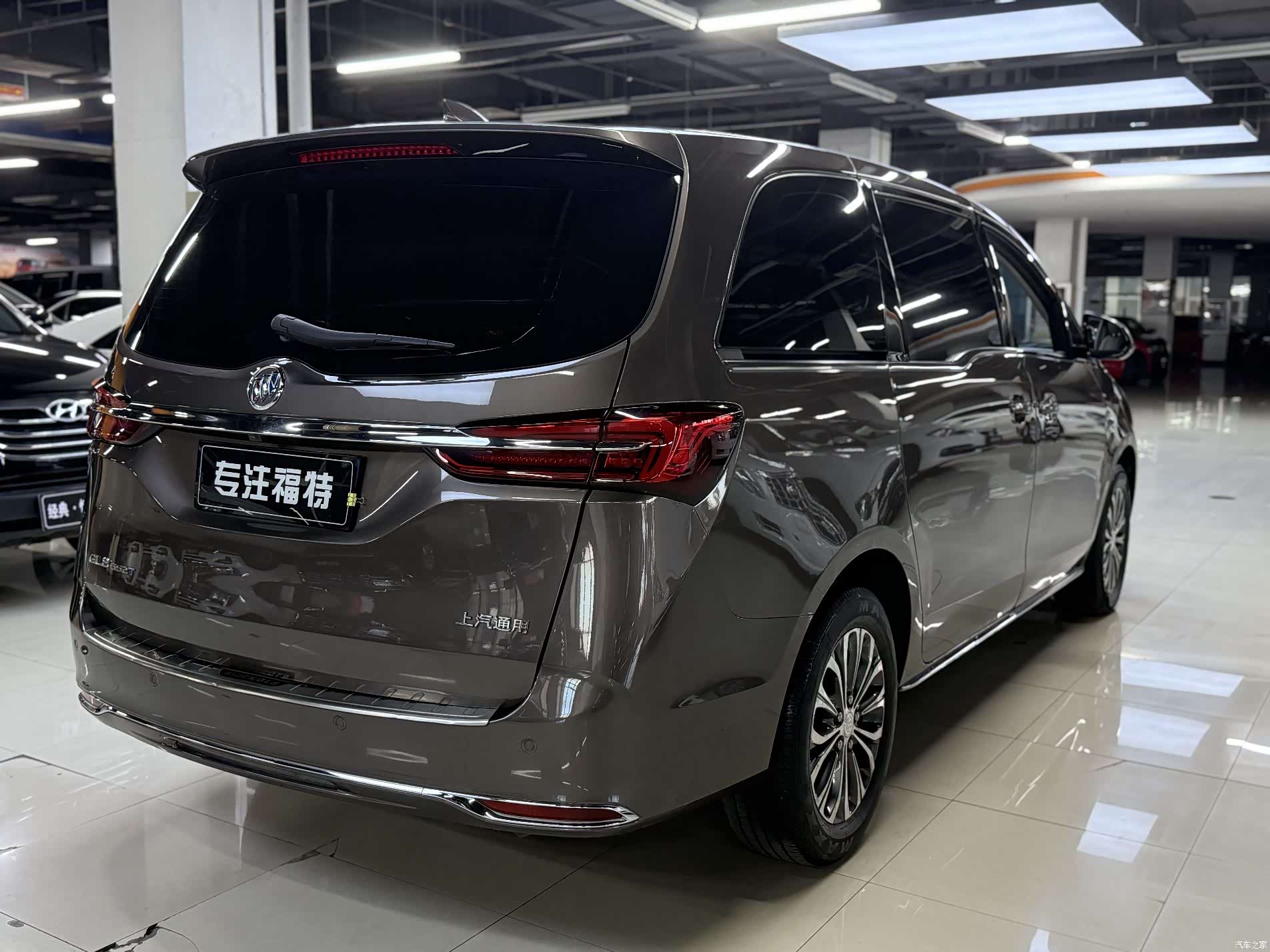 Buick GL8, 2023 9