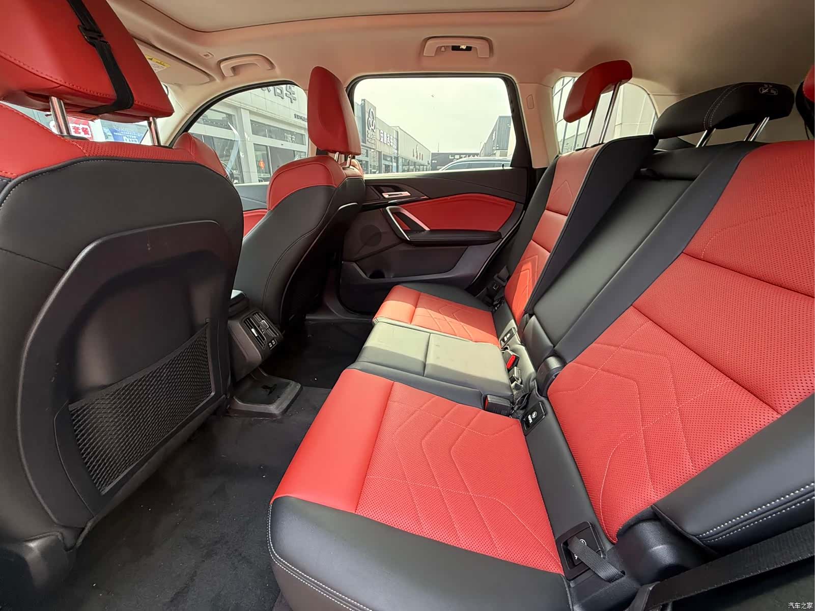 BMW X1, 2023 все фото