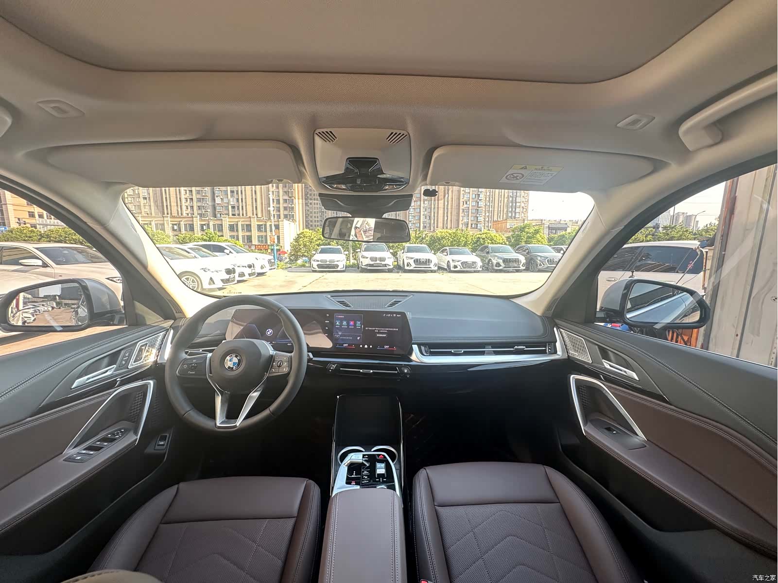 BMW X1, 2023 все фото