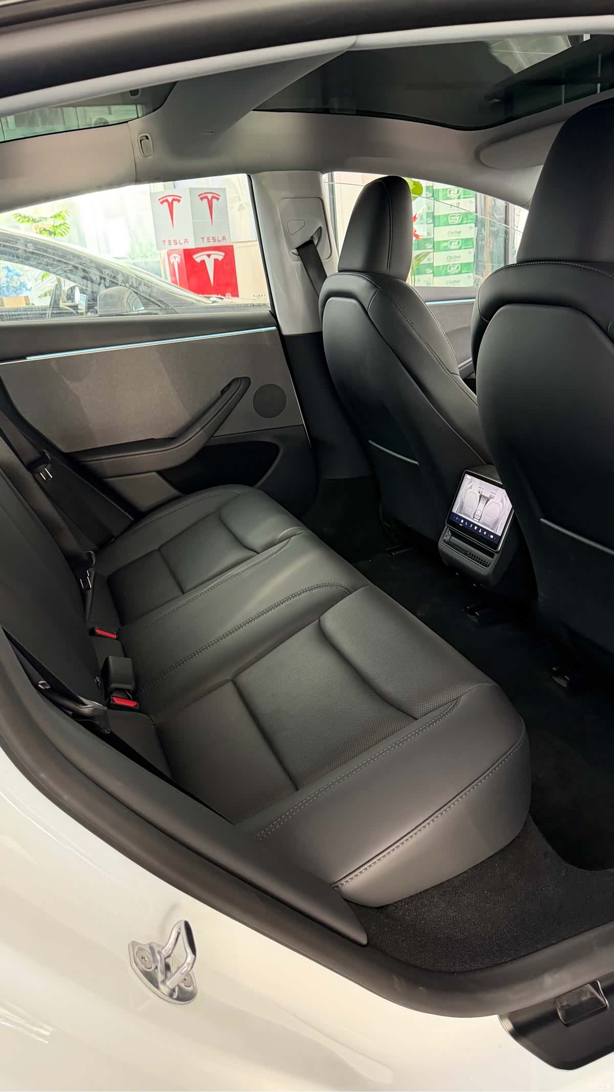 Tesla Model 3, 2025 7