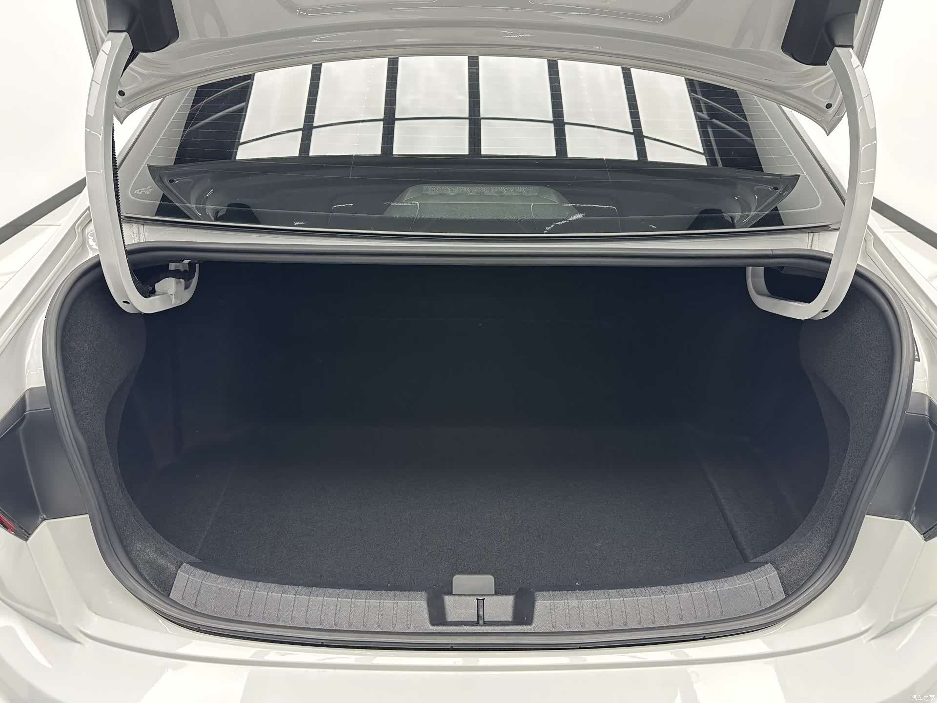 Volkswagen Sagitar, 2022 17