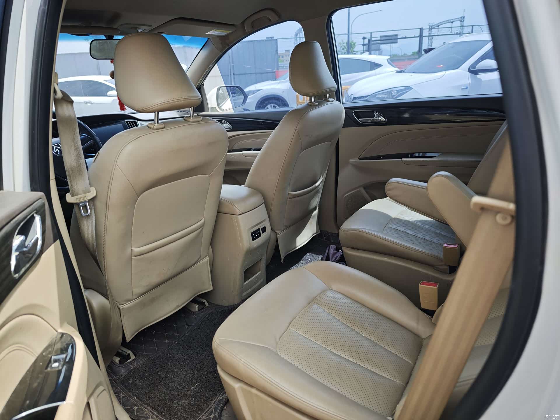Wuling 730, 2016 8