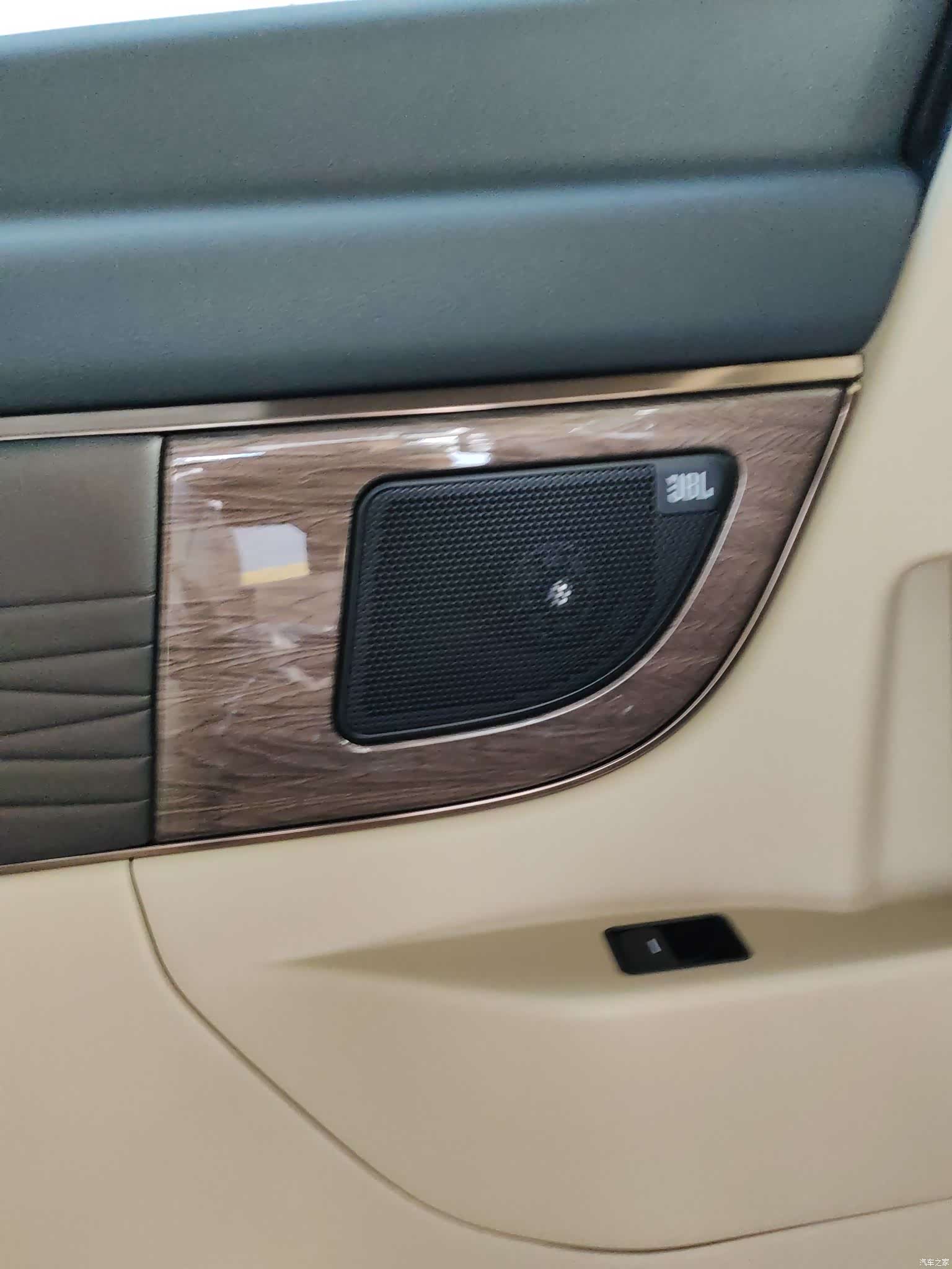 Toyota Alphard, 1900 23
