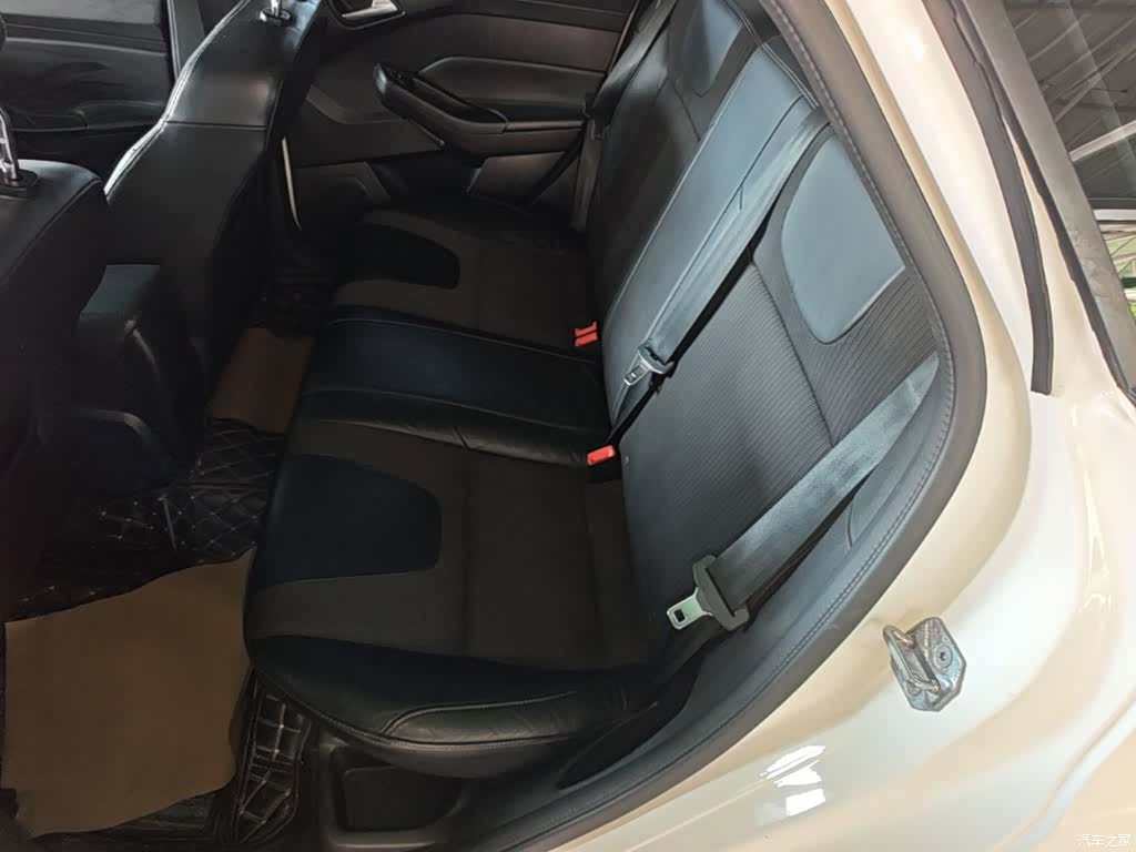 Ford Focus, 2014 17