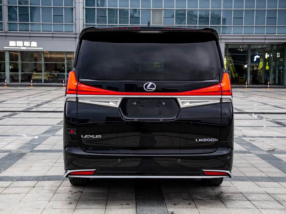 Lexus LM