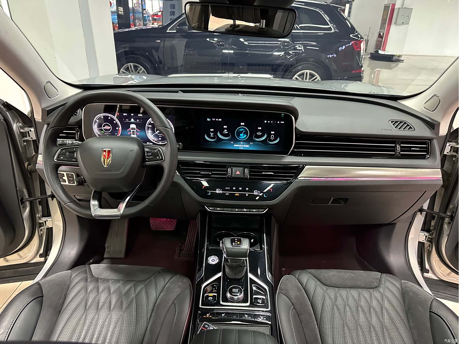 Hongqi HS5, 2022 7