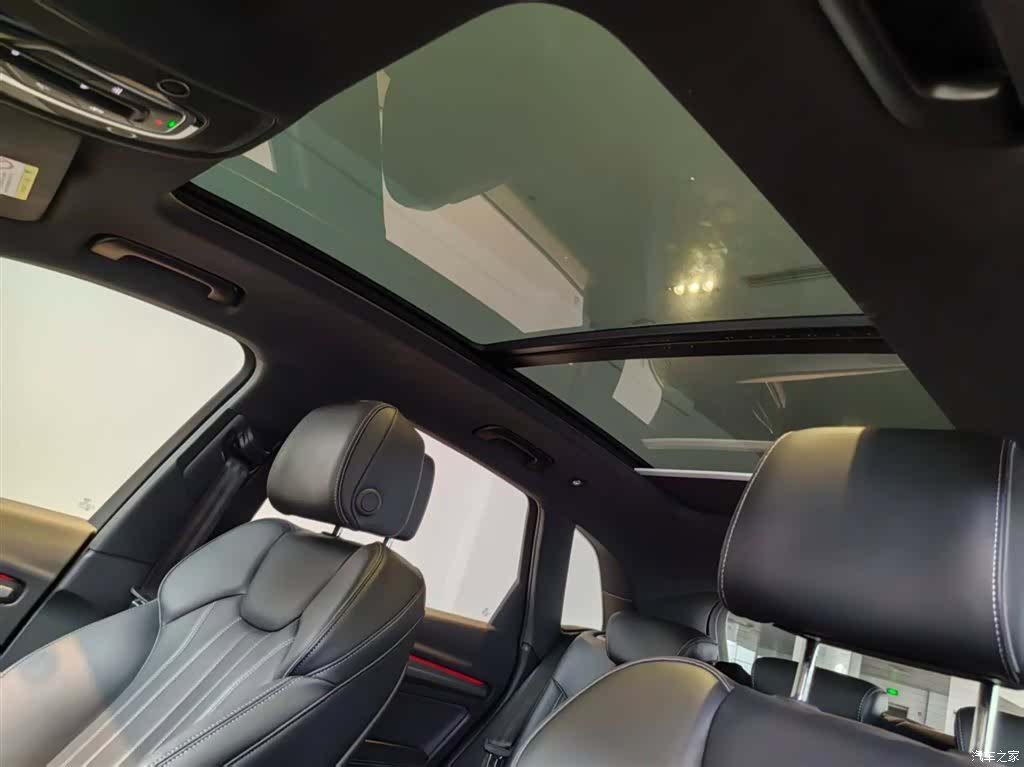 Audi Q5L, 2025 14
