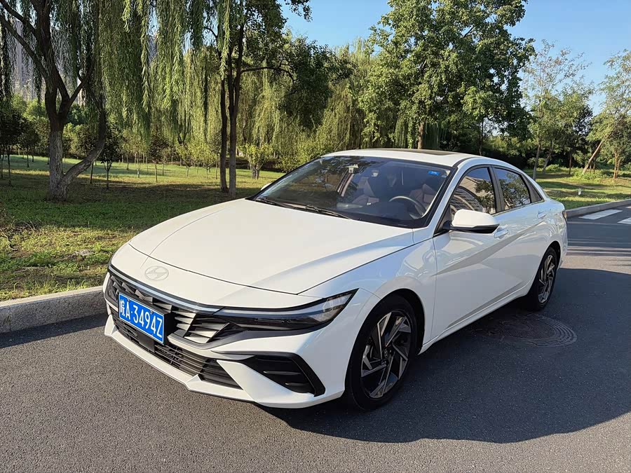 Hyundai Elantra 2023, фото 1