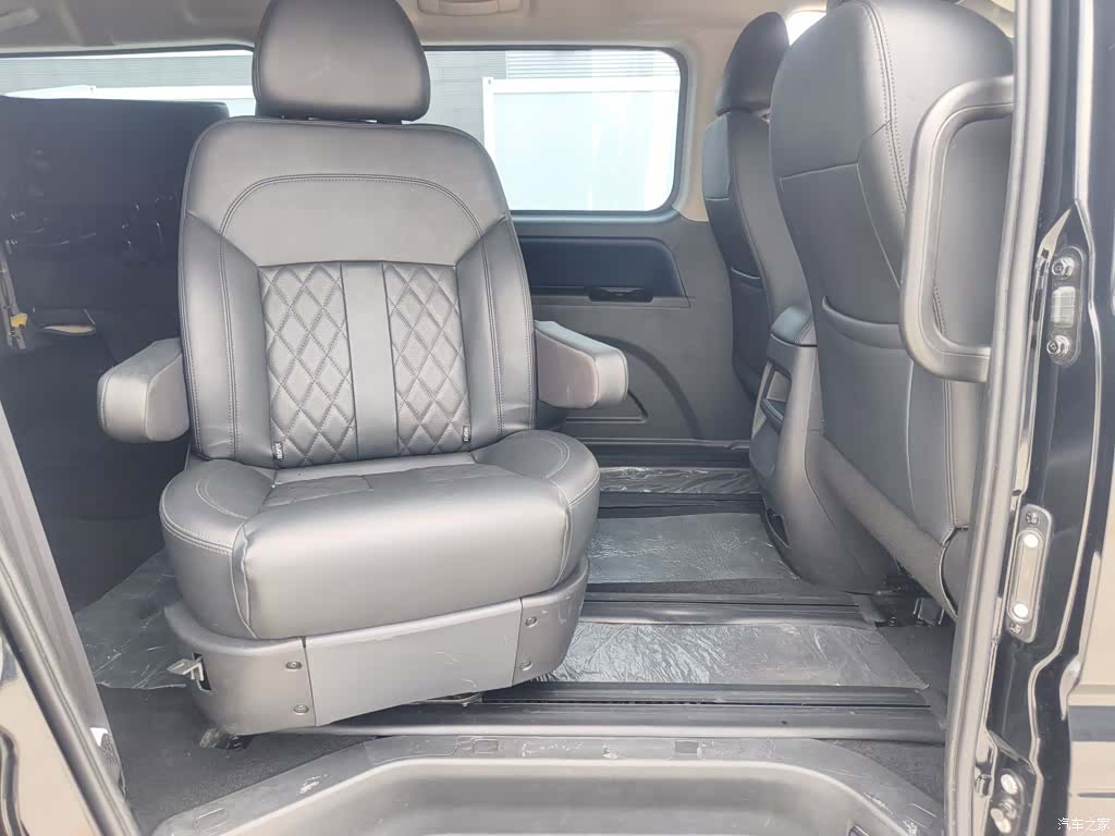 DongFeng M5L, 2022 15