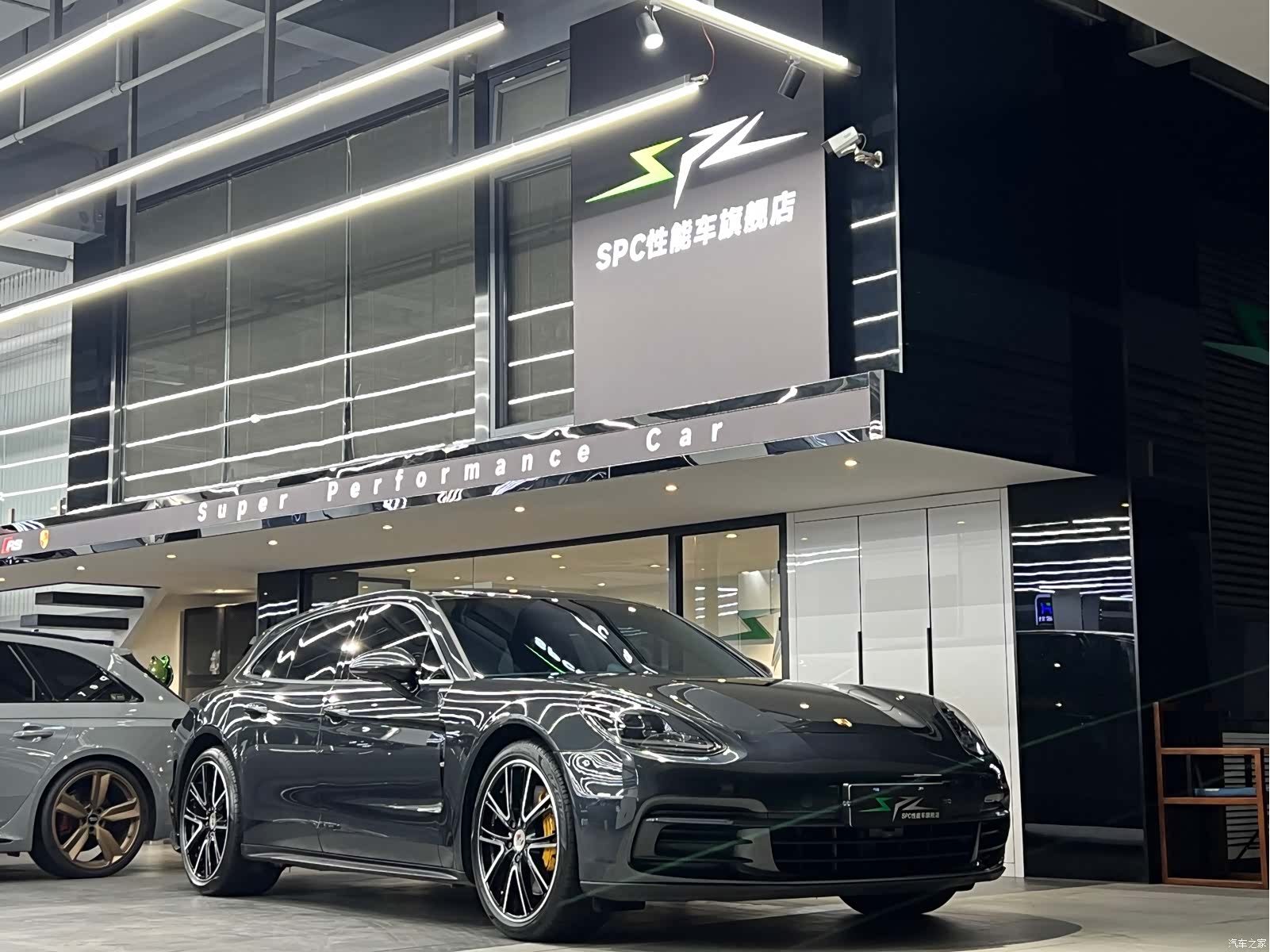 Porsche Panamera, 2018 1