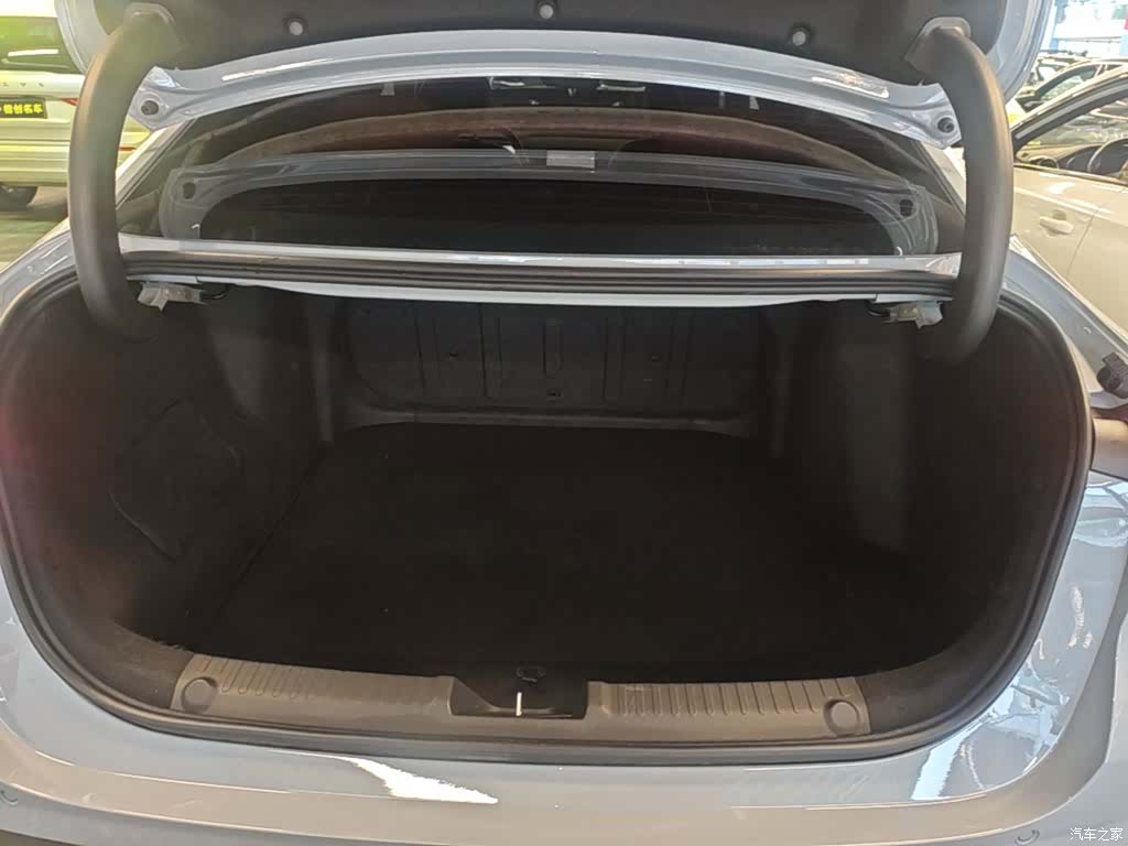 Geely Galaxy L6, 2025 19