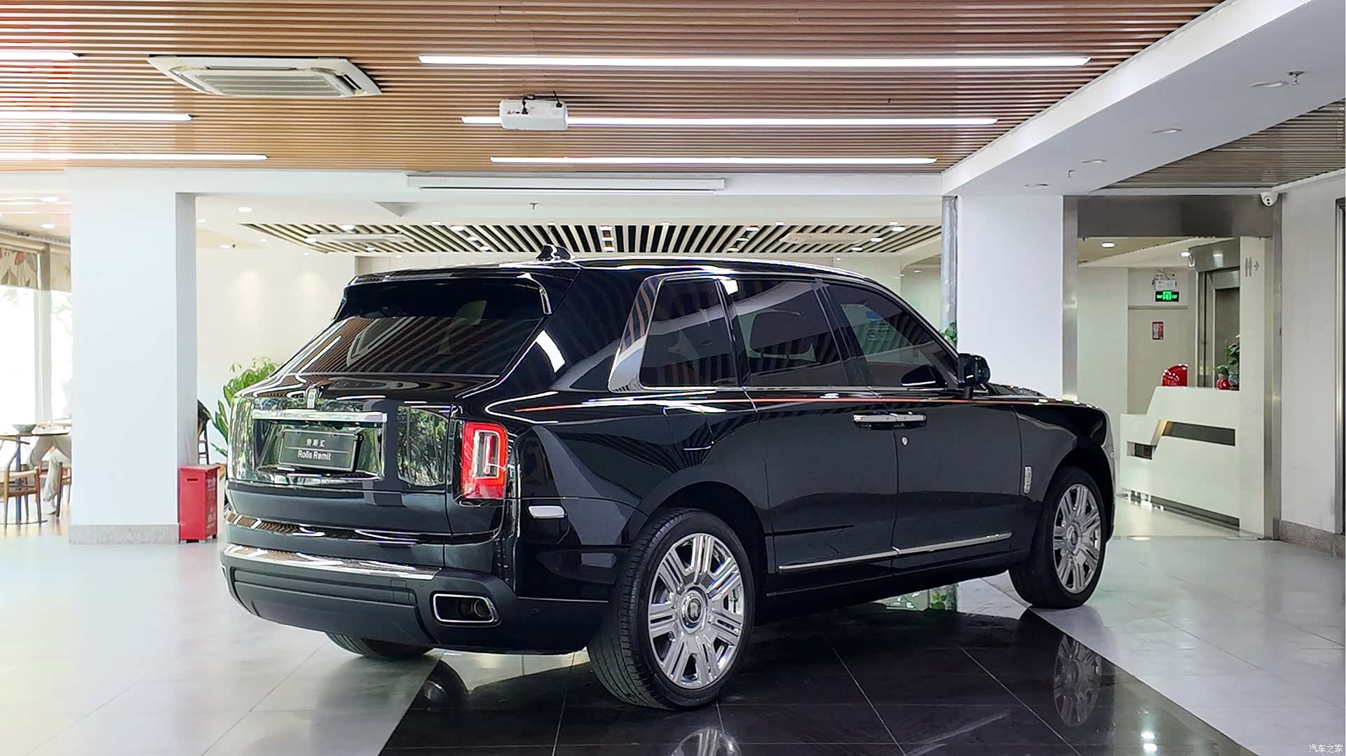 Rolls-Royce Cullinan, 2022 3