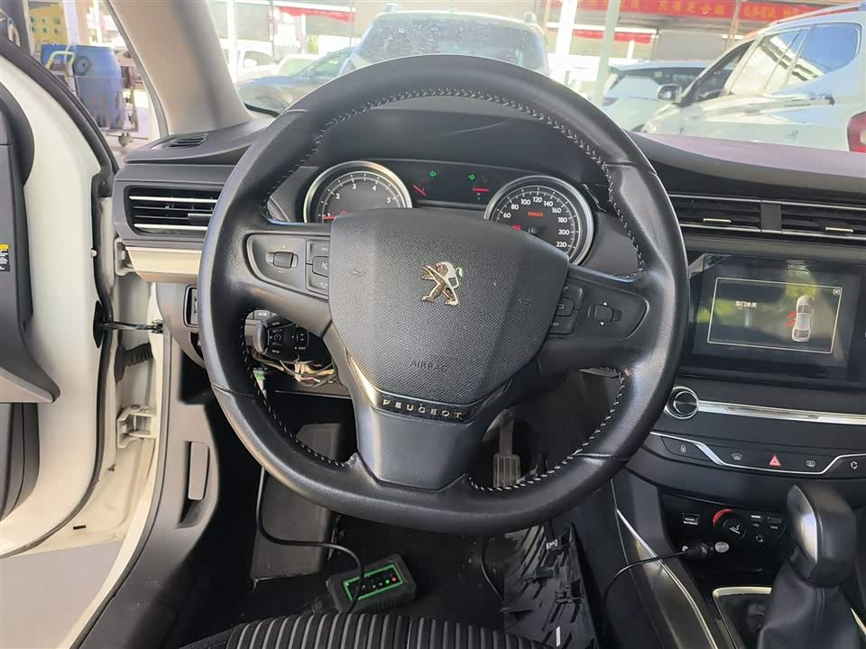 Peugeot 408