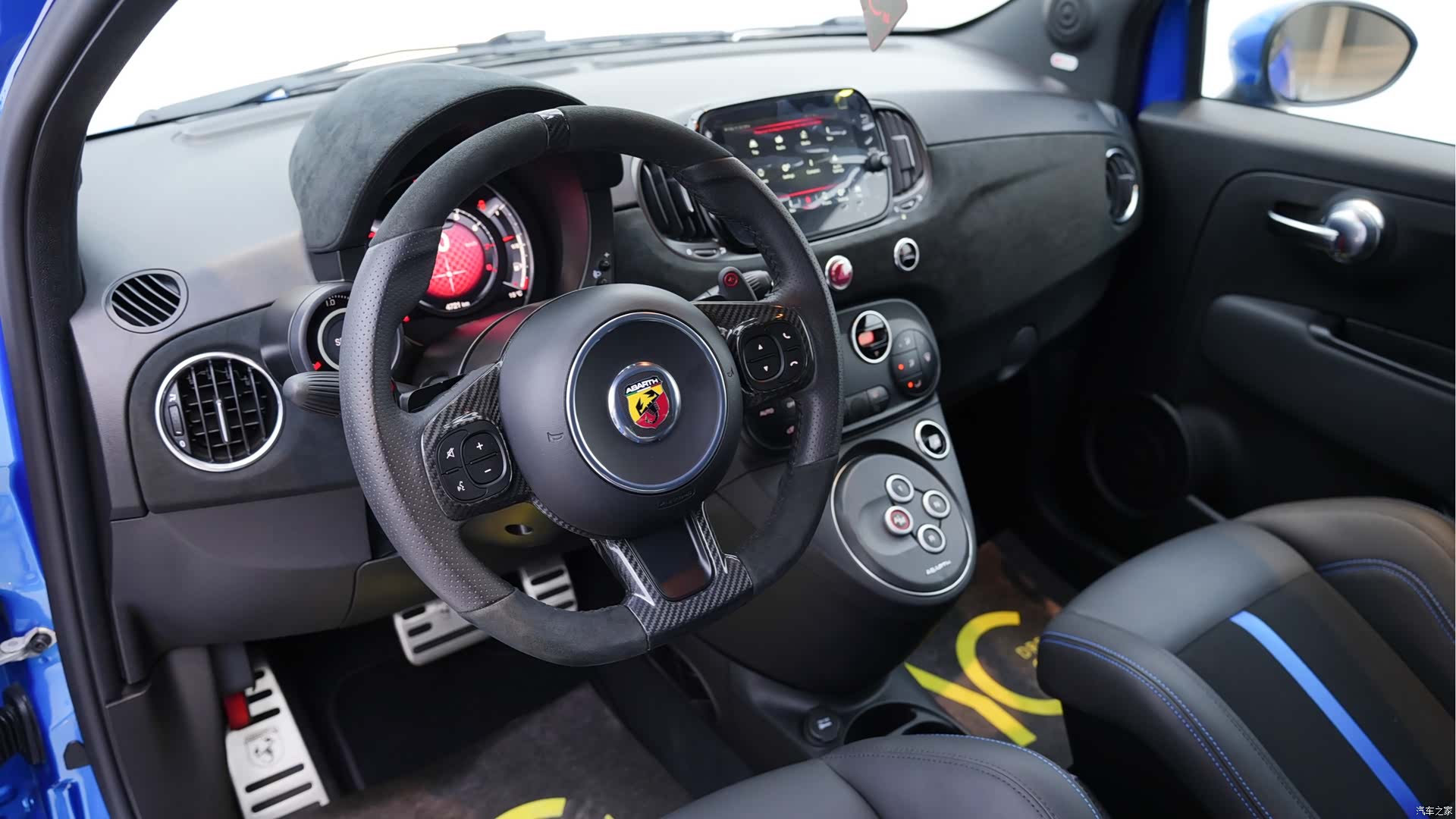 Abarth 695, 2024 7