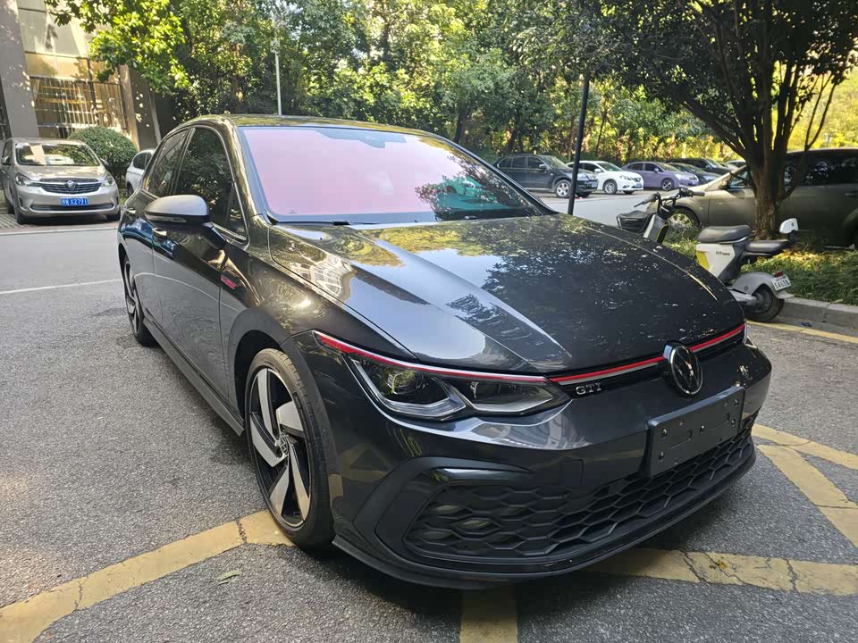 Volkswagen Golf GTI