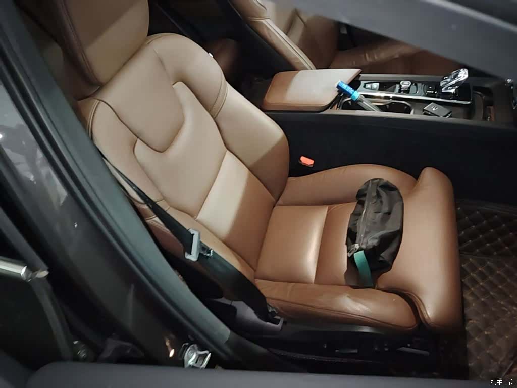 Volvo XC60, 2023 25