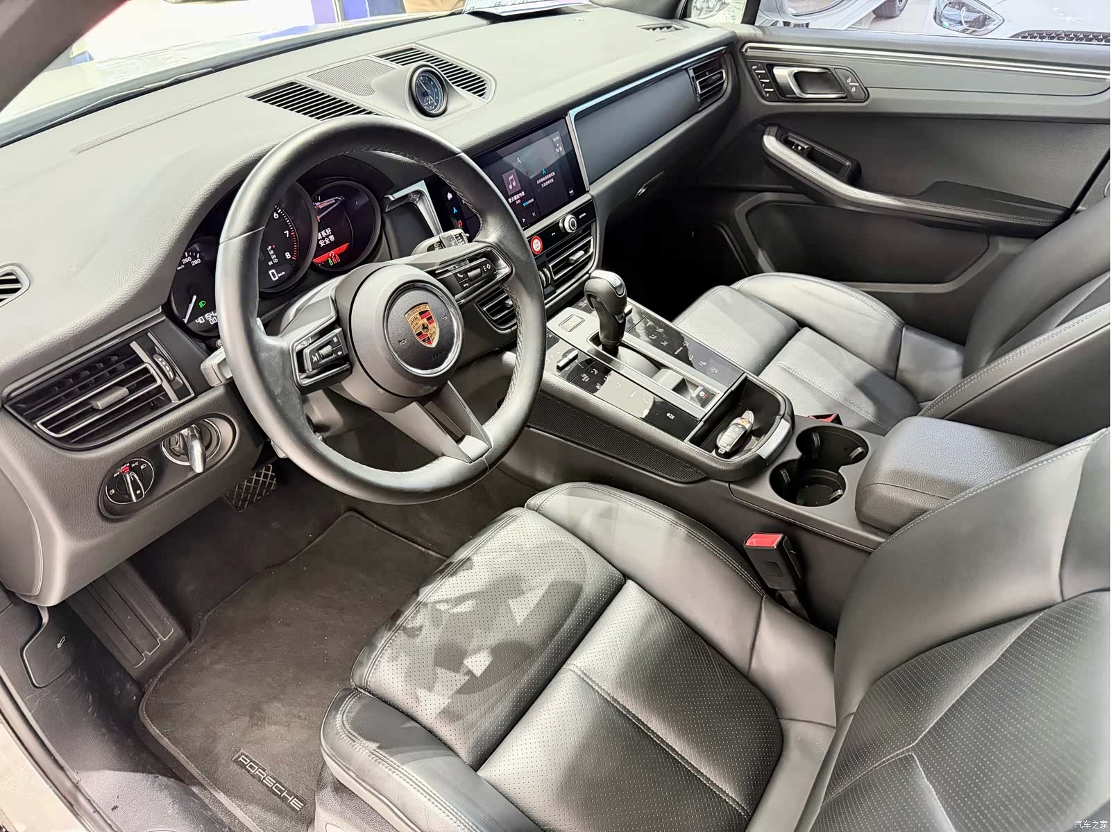 Porsche Macan, 2024 6