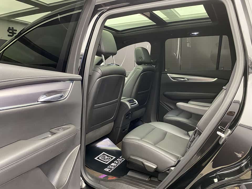 Cadillac XT6