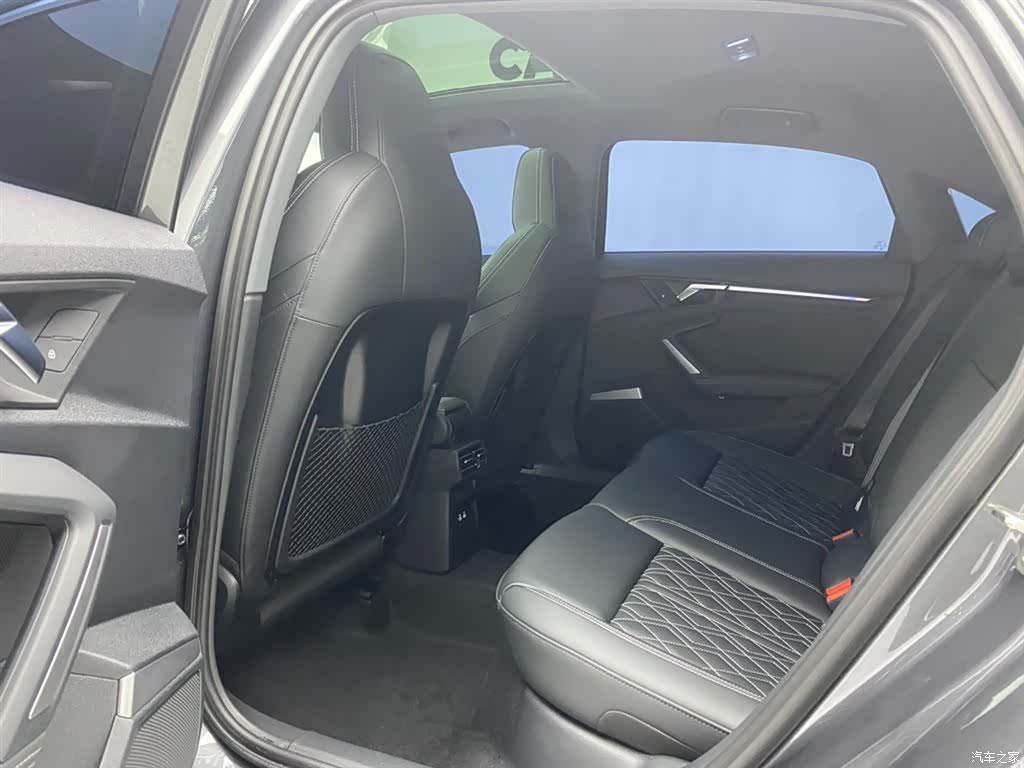 Audi Flying Spur, 2025 24