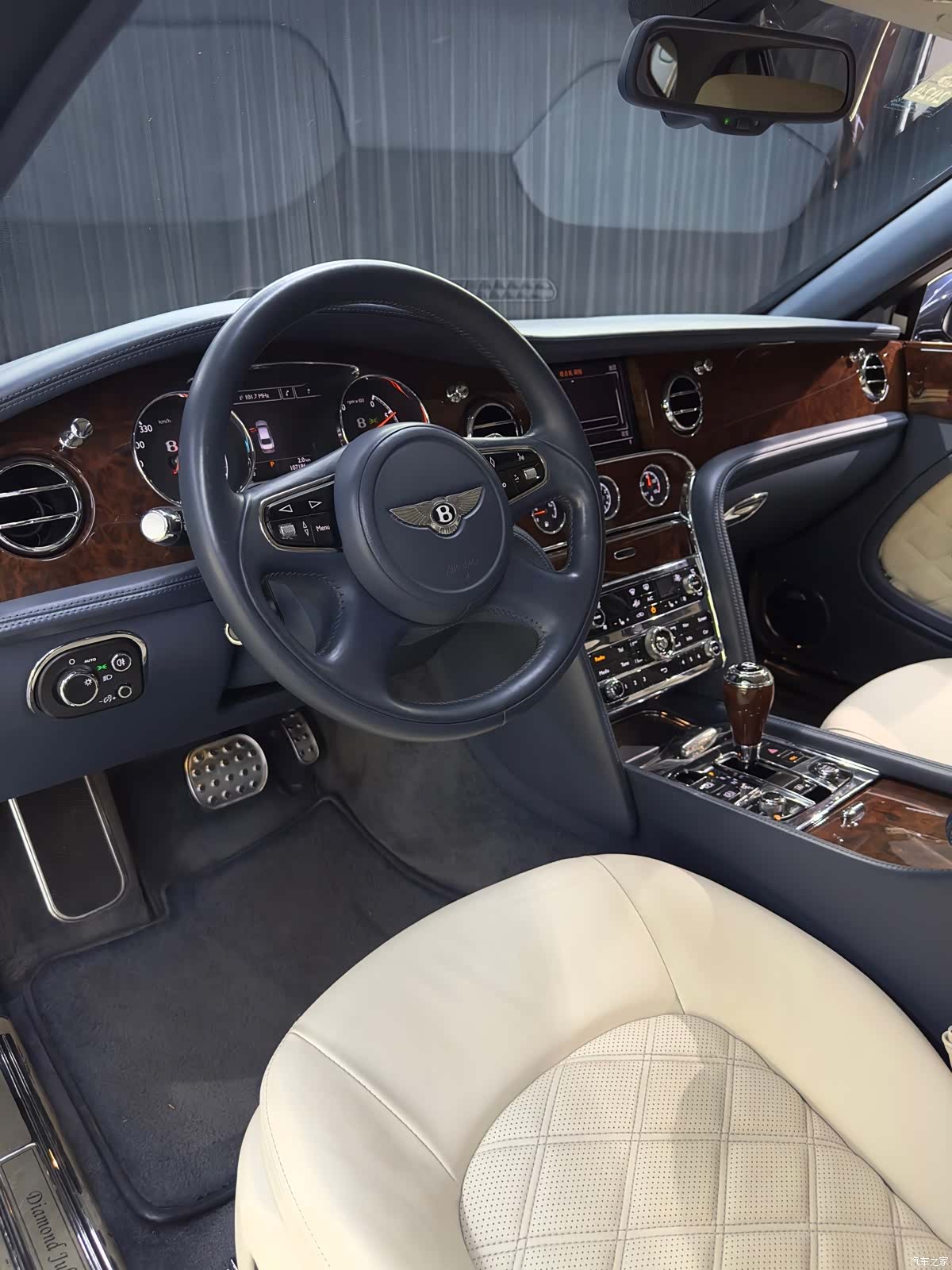 Bentley Mulsanne, 2012 9