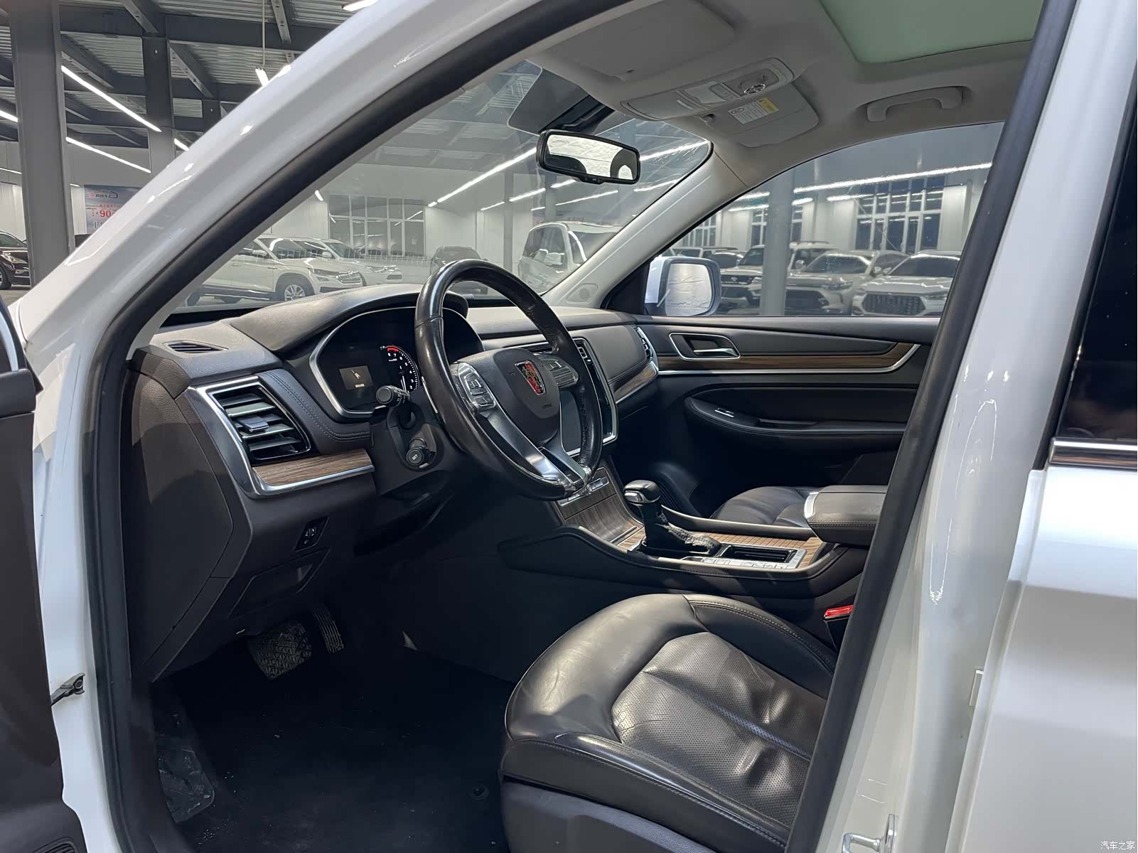 Roewe RX8, 2018 все фото