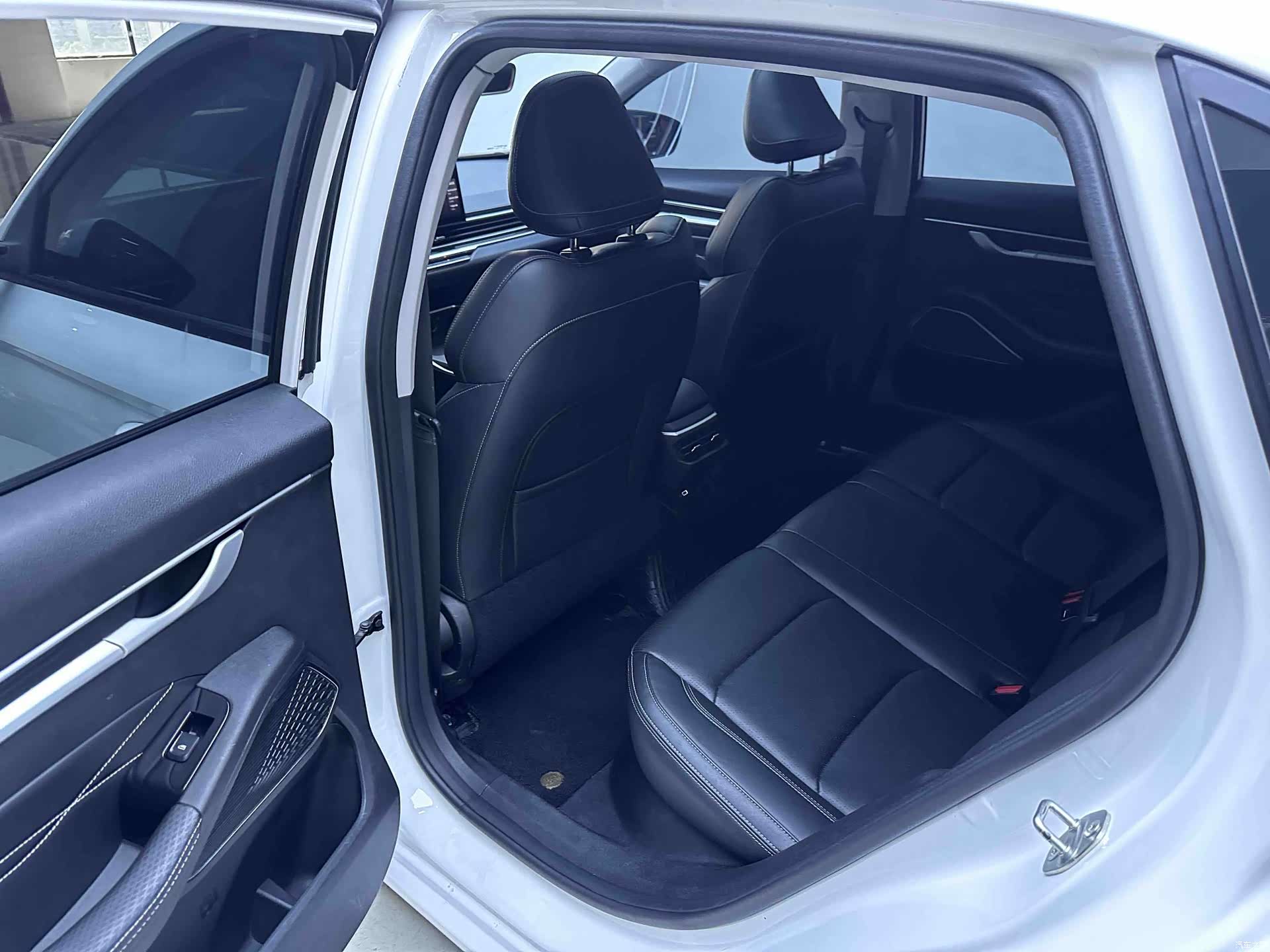 Geely Emgrand, 2023 10