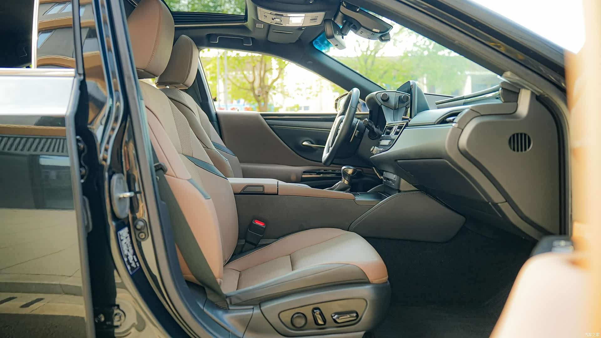 Lexus ES, 2022 11