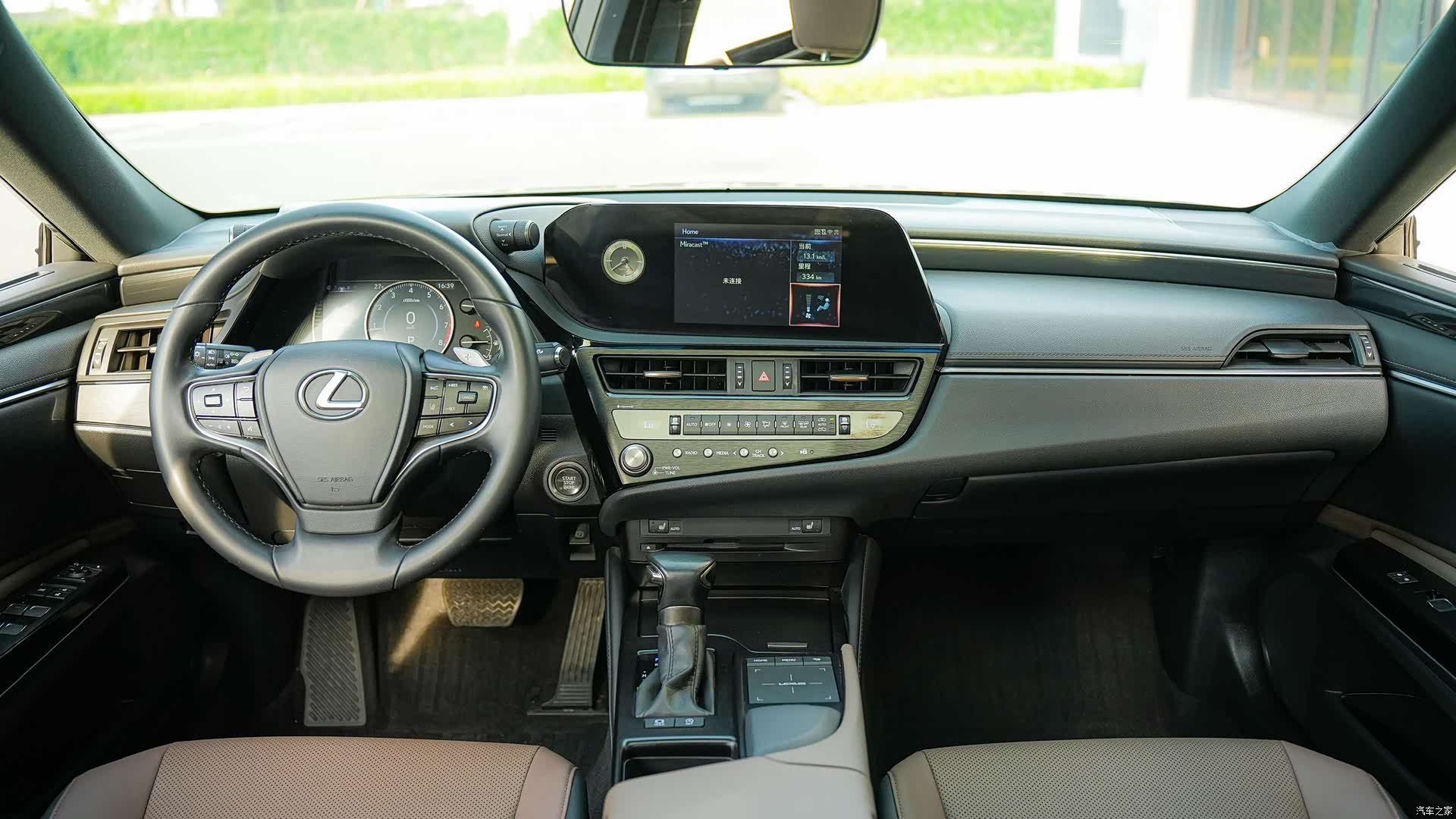 Lexus ES, 2022 16