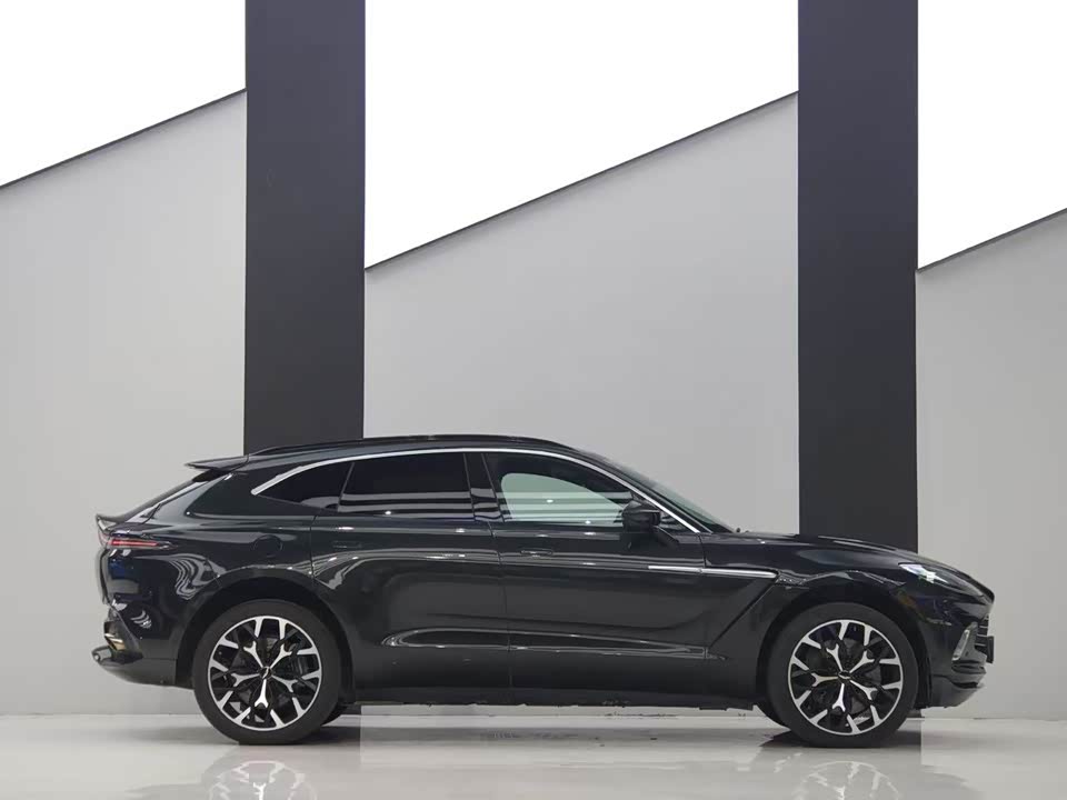 Aston Martin DBX Aston Martin DBX